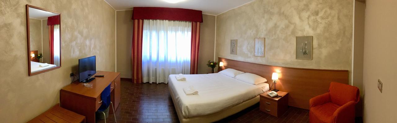 Hotel Forum Rozzano Bagian luar foto